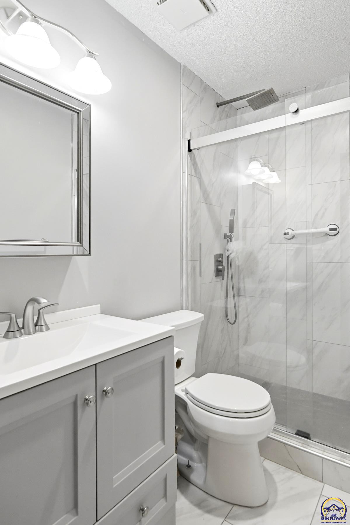 5561 Southwest Stonegate Court Topeka, KS 66606 - Photo 17 of 30