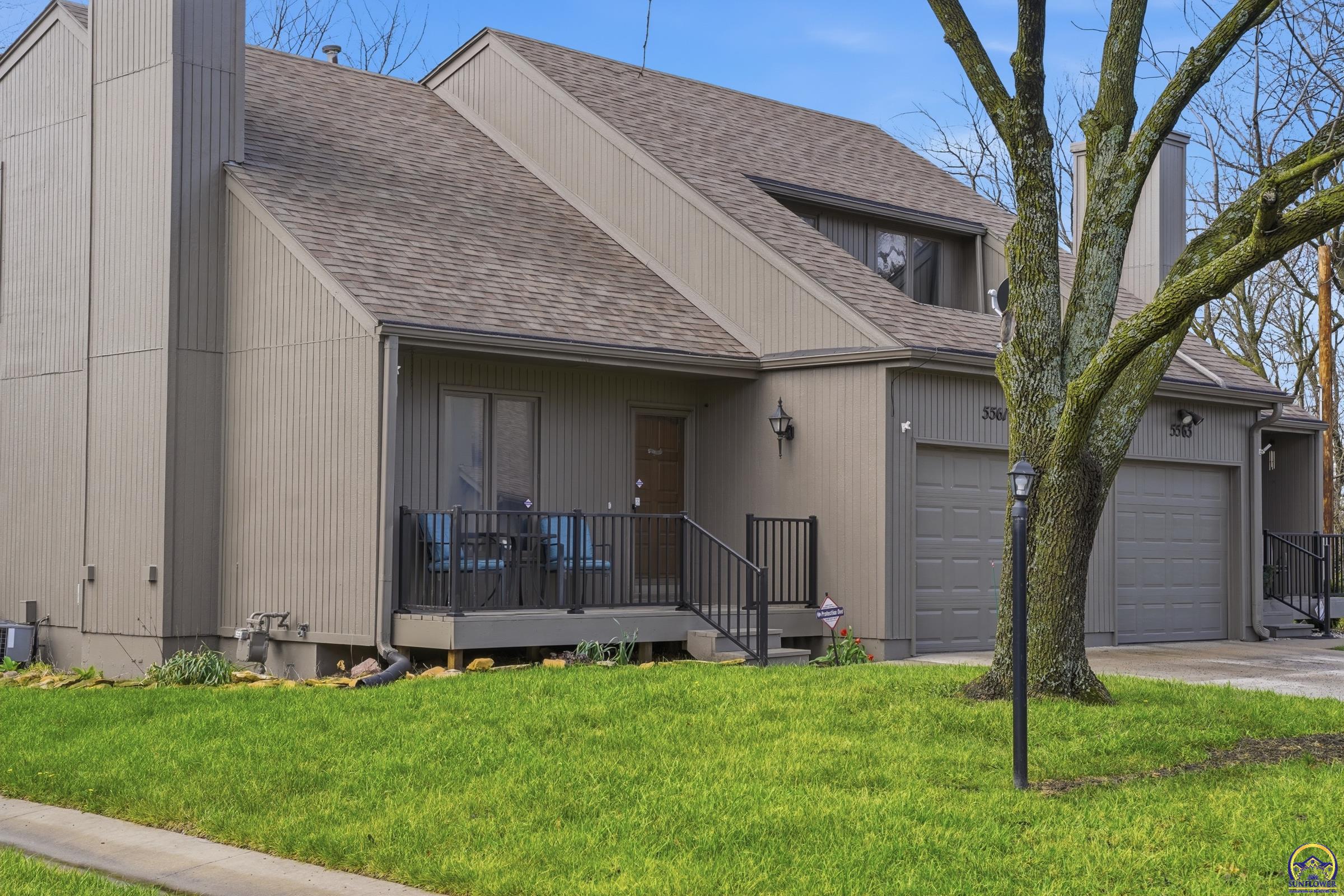 5561 Southwest Stonegate Court Topeka, KS 66606 - Photo 2 of 30