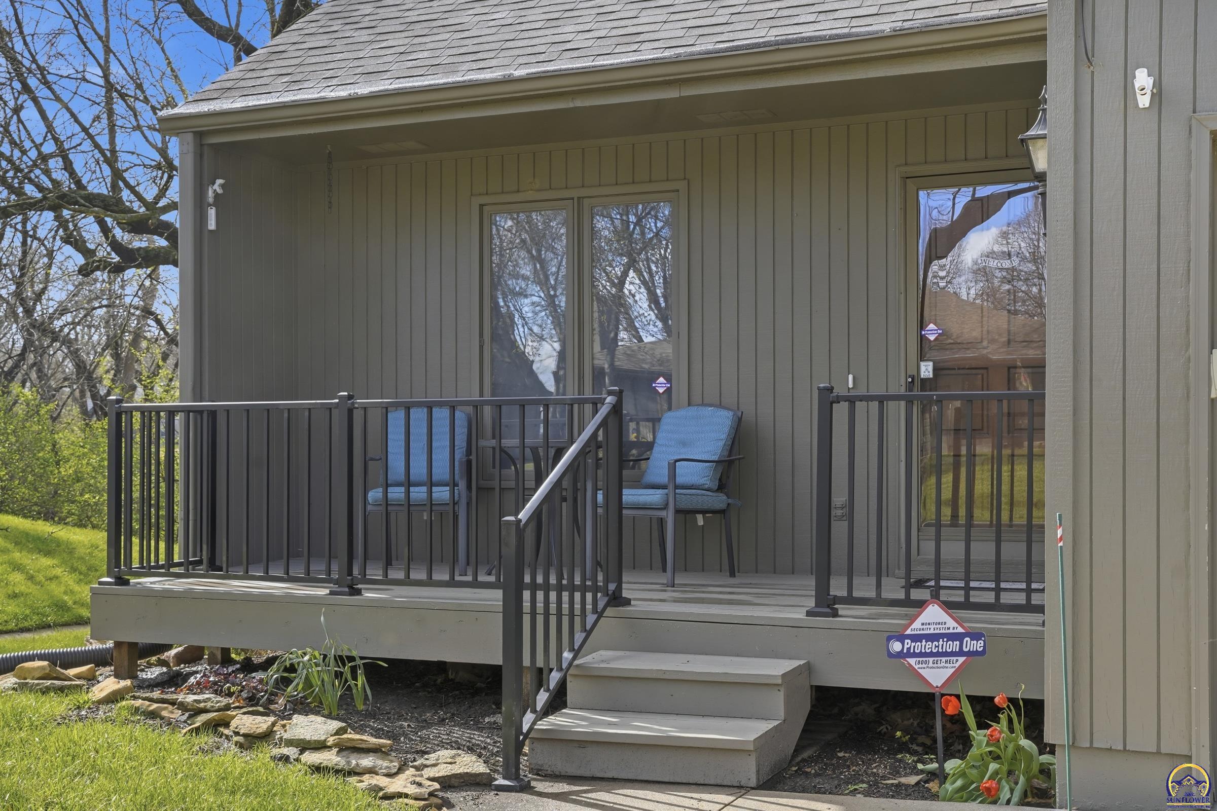 5561 Southwest Stonegate Court Topeka, KS 66606 - Photo 3 of 30