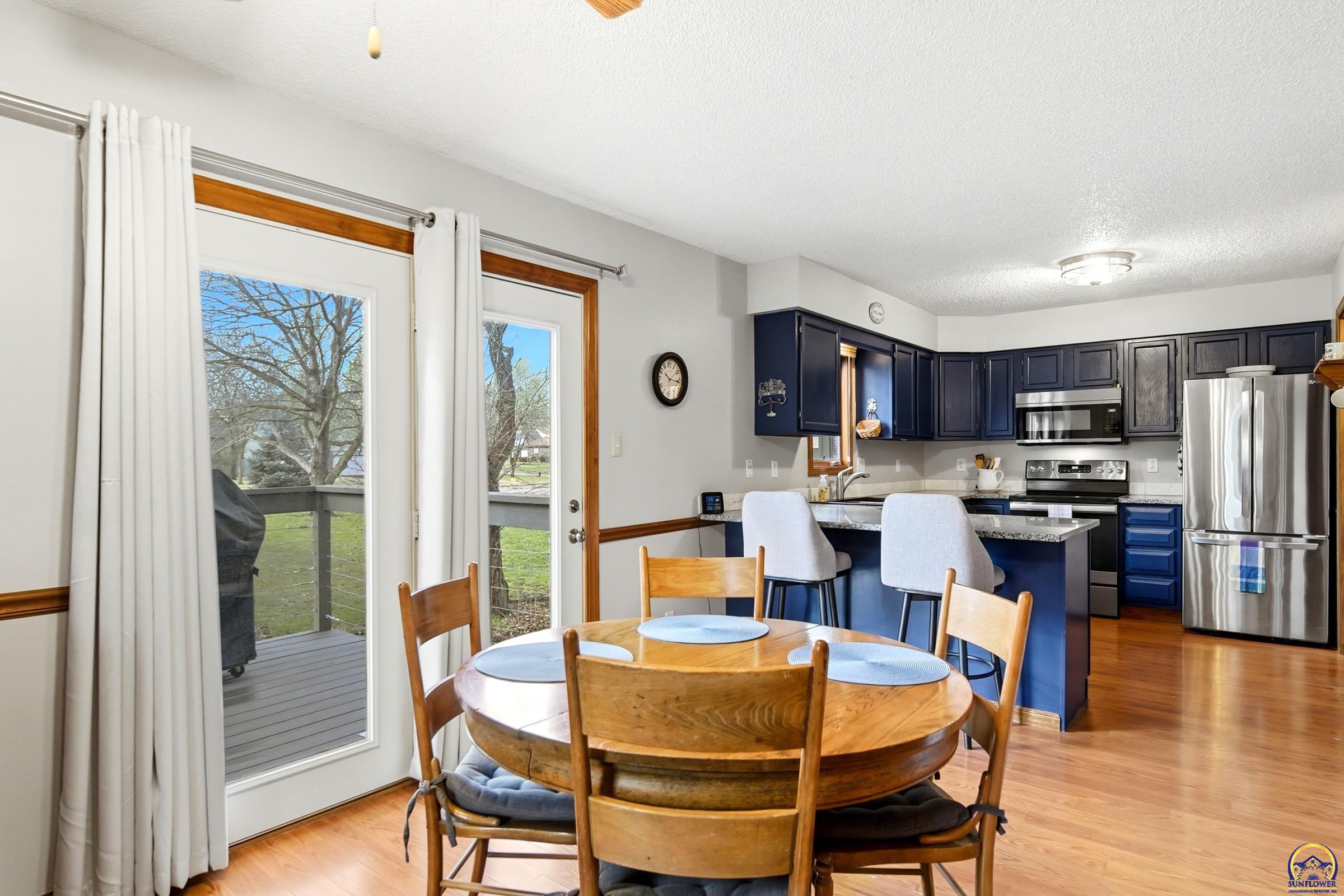 5561 Southwest Stonegate Court Topeka, KS 66606 - Photo 9 of 30