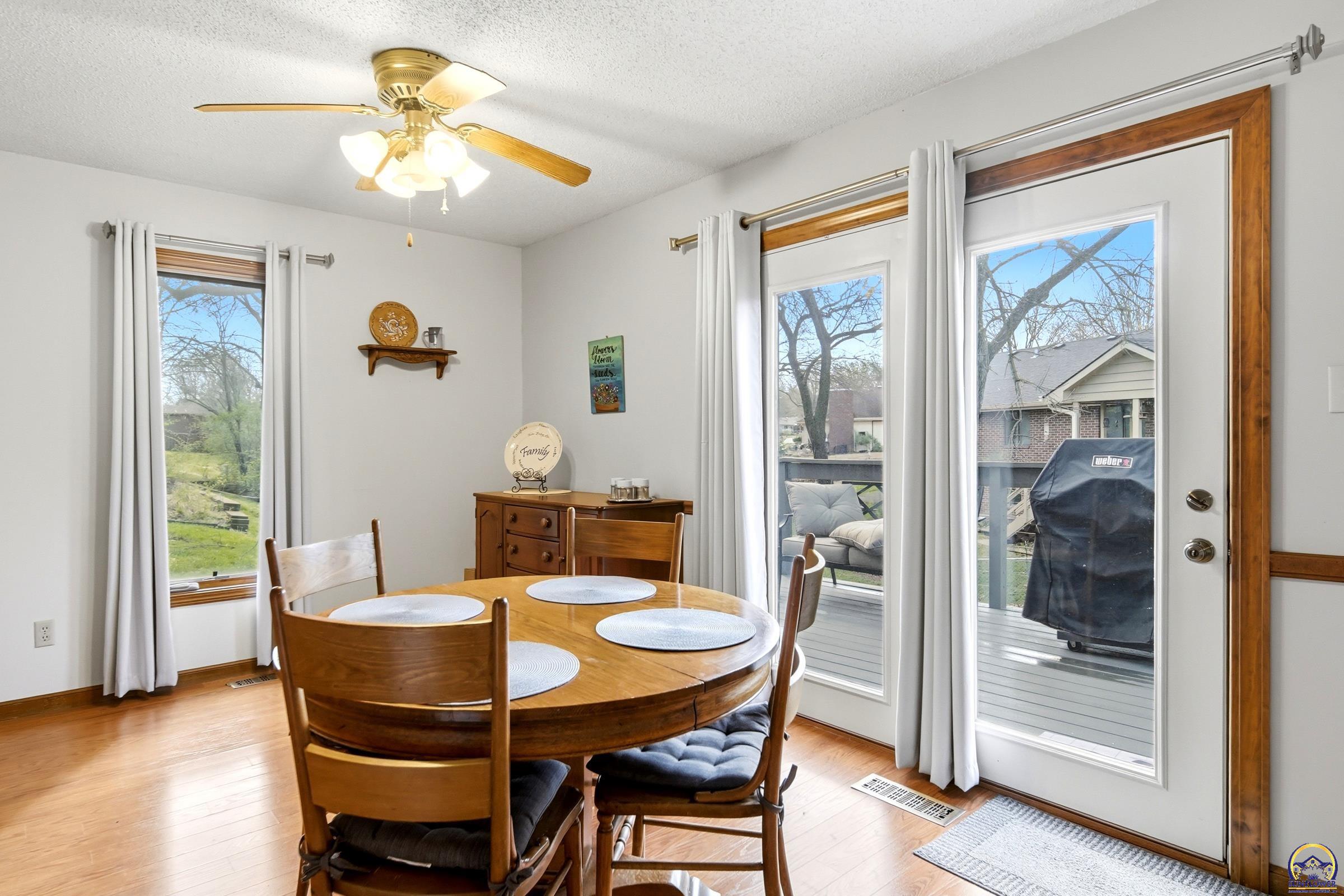 5561 Southwest Stonegate Court Topeka, KS 66606 - Photo 10 of 30