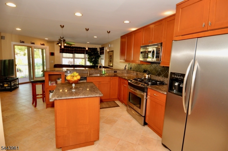 44 Winchester Road Livingston, NJ 07039 - Photo 2 of 18