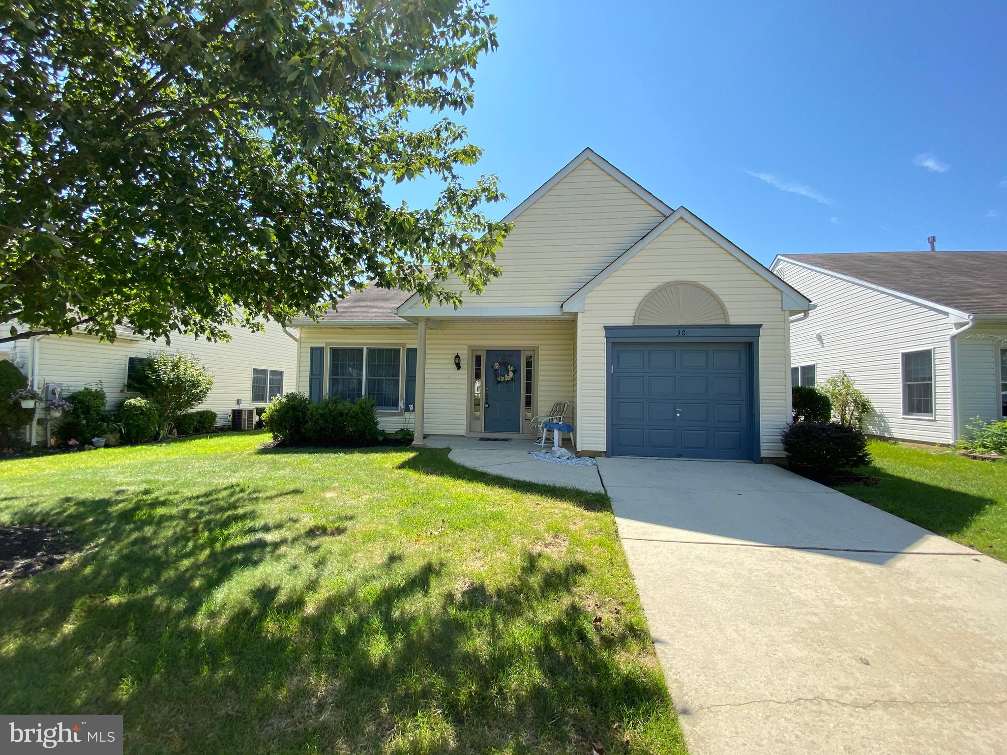 30 Lantern Lane Columbus, NJ 08022 - Photo 2 of 26