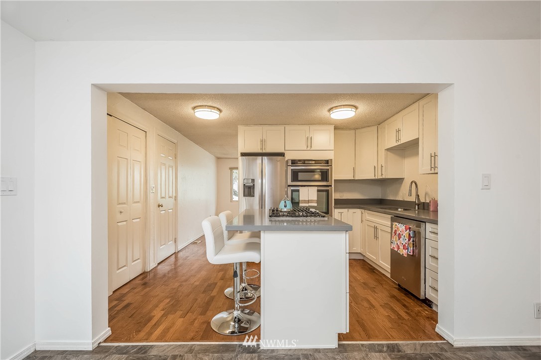 3619 Northeast 7th Place Renton, WA 98056 - Photo 11 of 23 Gallery Image 11