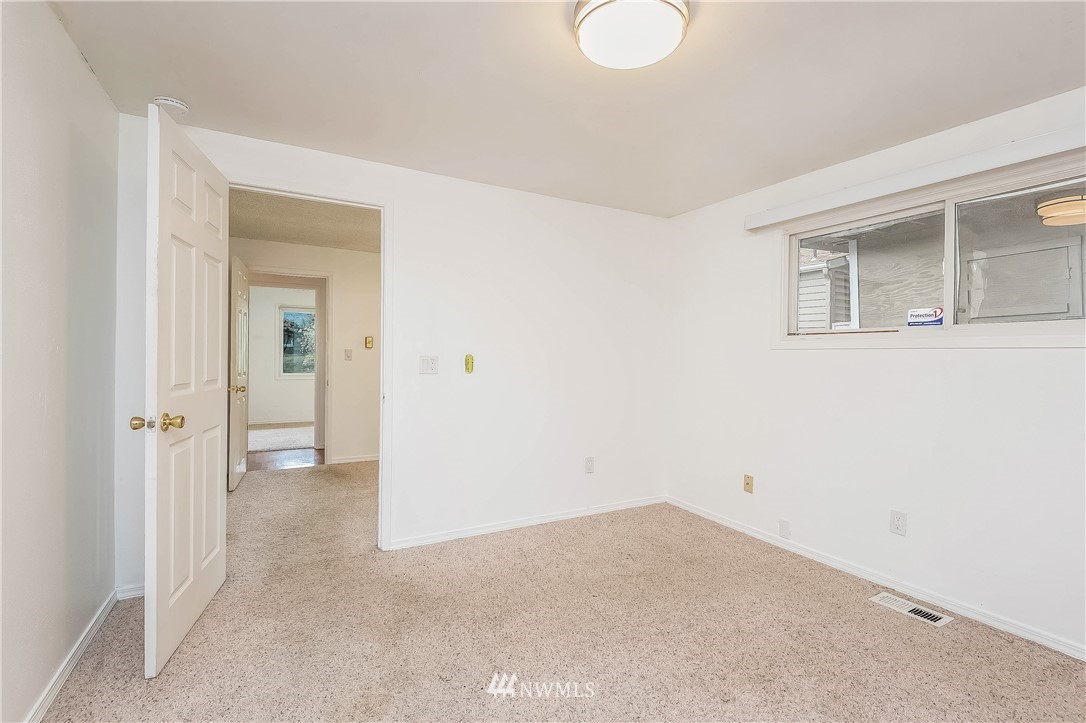 3619 Northeast 7th Place Renton, WA 98056 - Photo 13 of 23 Gallery Image 13