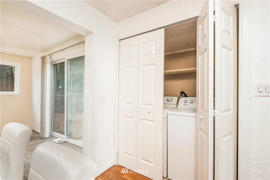 3619 Northeast 7th Place Renton, WA 98056 - Photo 18 of 23 Gallery Image 18