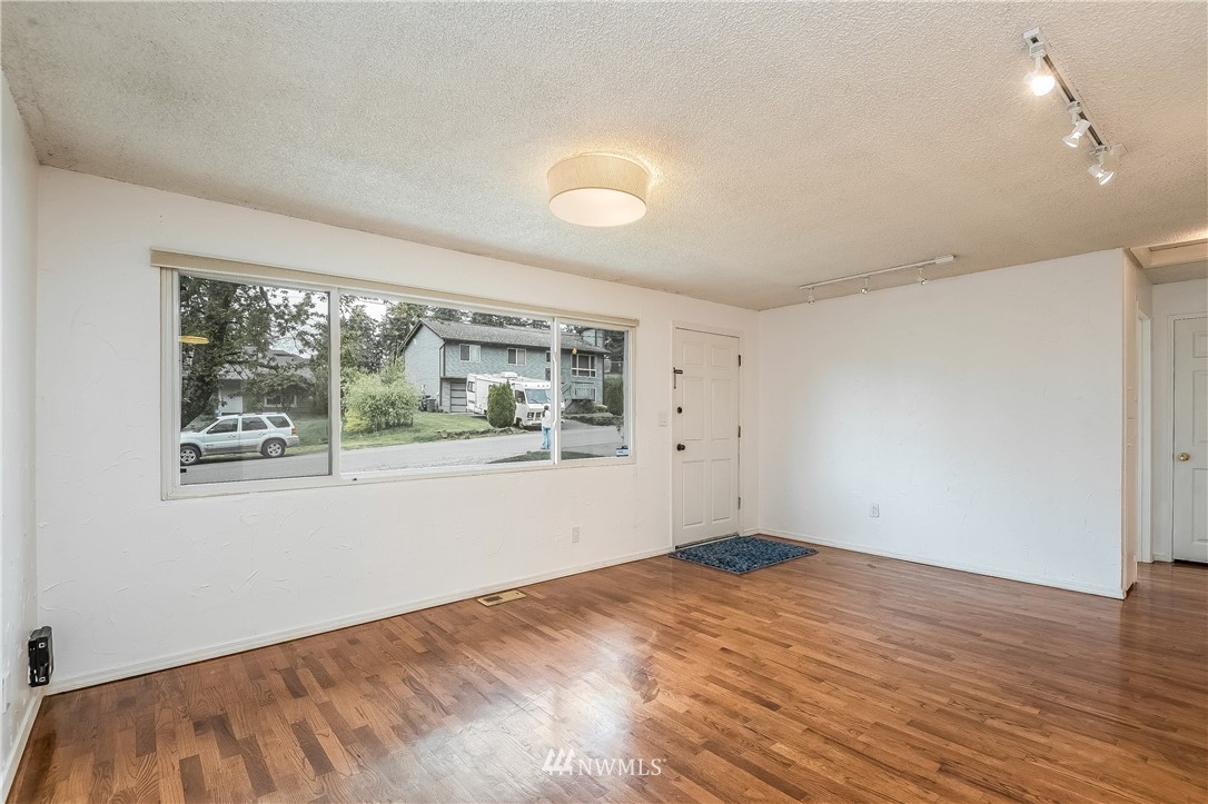 3619 Northeast 7th Place Renton, WA 98056 - Photo 6 of 23 Gallery Image 6