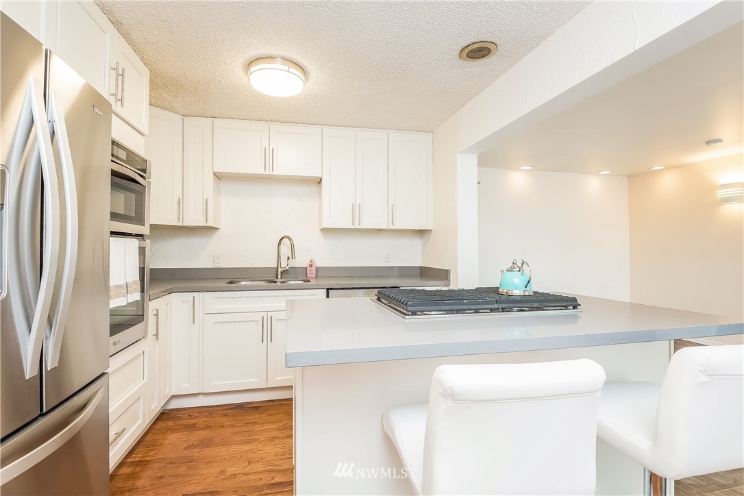 3619 Northeast 7th Place Renton, WA 98056 - Photo 9 of 23 Gallery Image 9
