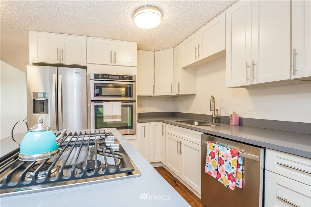 3619 Northeast 7th Place Renton, WA 98056 - Photo 10 of 23 Gallery Image 10