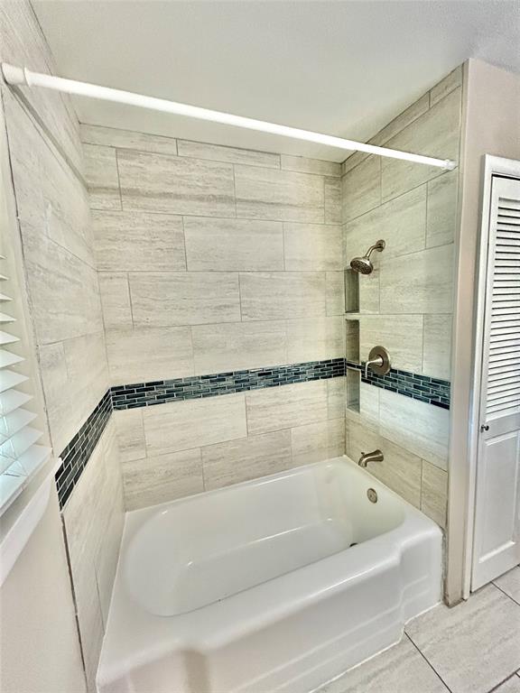 306 Line Drive Gainesville, TX 76240 - Photo 15 of 21 Beautiful Title Shower & Tub