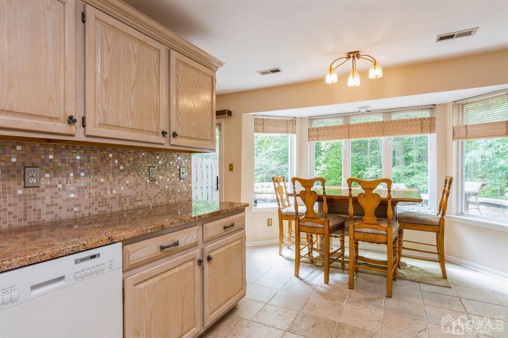 163 Coppertree Court Edison, NJ 08820 - Photo 8 of 33