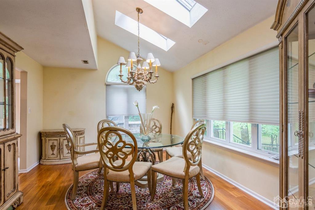 163 Coppertree Court Edison, NJ 08820 - Photo 9 of 33