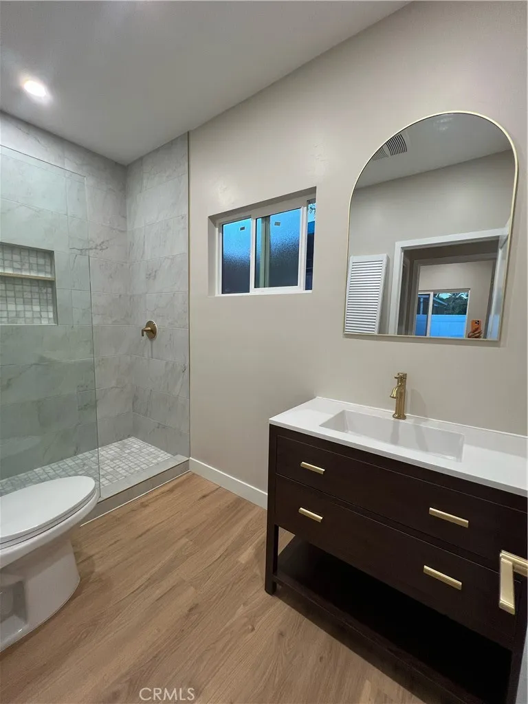 10904 Darby Avenue Porter Ranch, CA 91326 - Photo 5 of 12 BATHROOM #1