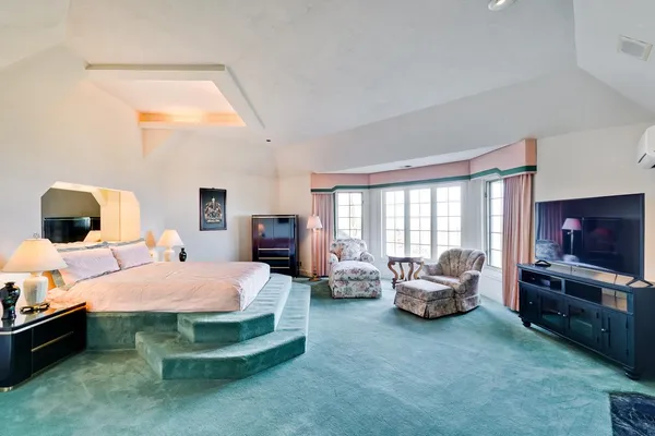 $5,700,000 | 21697 Rainbow Drive, Cupertino, CA 95014