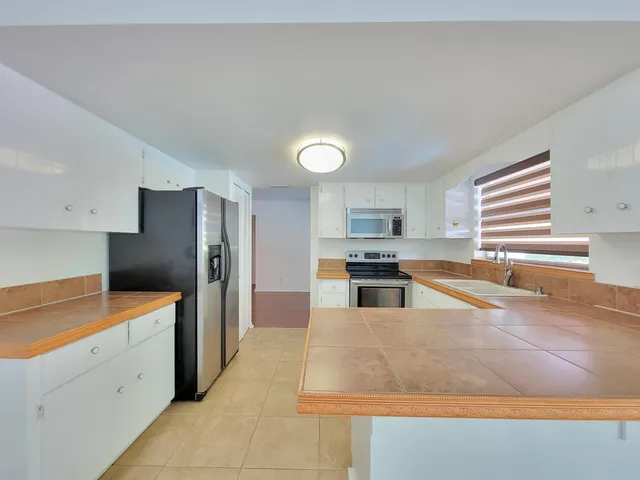 $3,000 | 1084 Southeast St Lucie Boulevard, Stuart, FL 34996