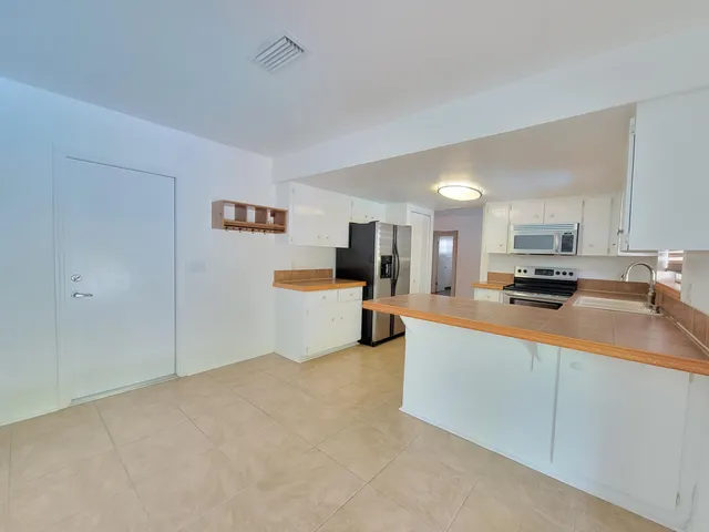 $3,000 | 1084 Southeast St Lucie Boulevard, Stuart, FL 34996