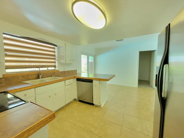 $3,000 | 1084 Southeast St Lucie Boulevard, Stuart, FL 34996