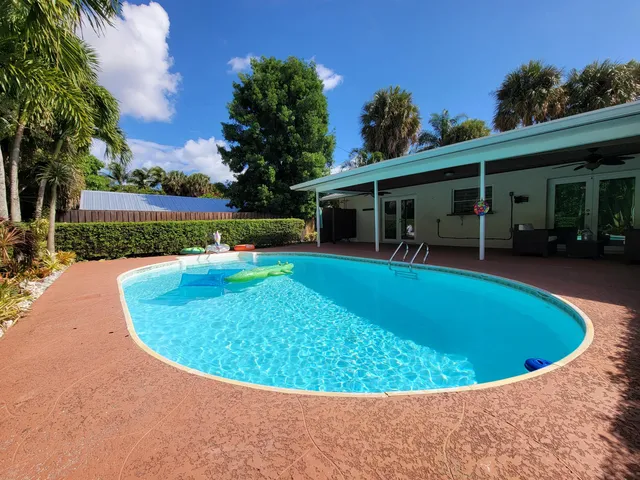 $3,000 | 1084 Southeast St Lucie Boulevard, Stuart, FL 34996