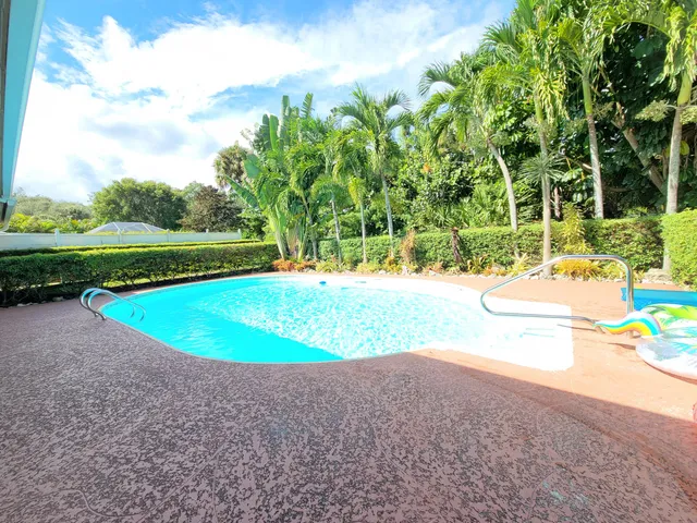 $3,000 | 1084 Southeast St Lucie Boulevard, Stuart, FL 34996