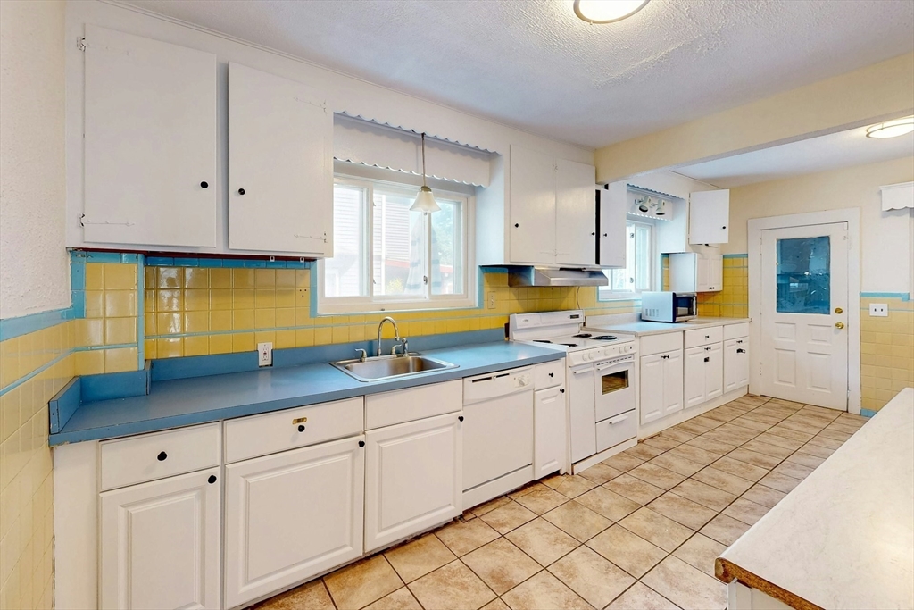 4 Circuit Road Winthrop, MA 02152 - Photo 9 of 40 Gallery Image 9