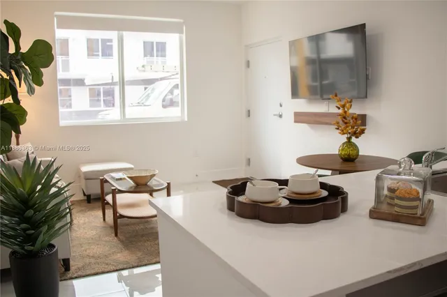 $2,495 | 1451 West 29th Street, Unit 206, Hialeah, FL 33012