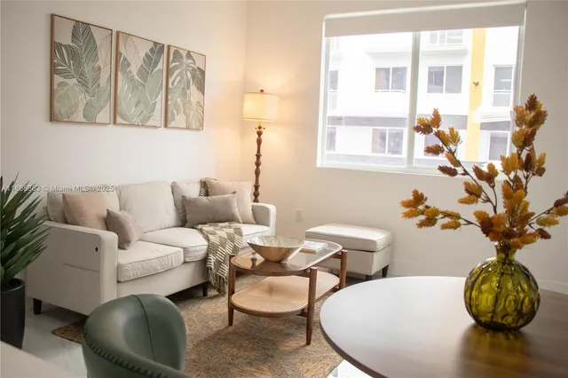 $2,495 | 1451 West 29th Street, Unit 206, Hialeah, FL 33012