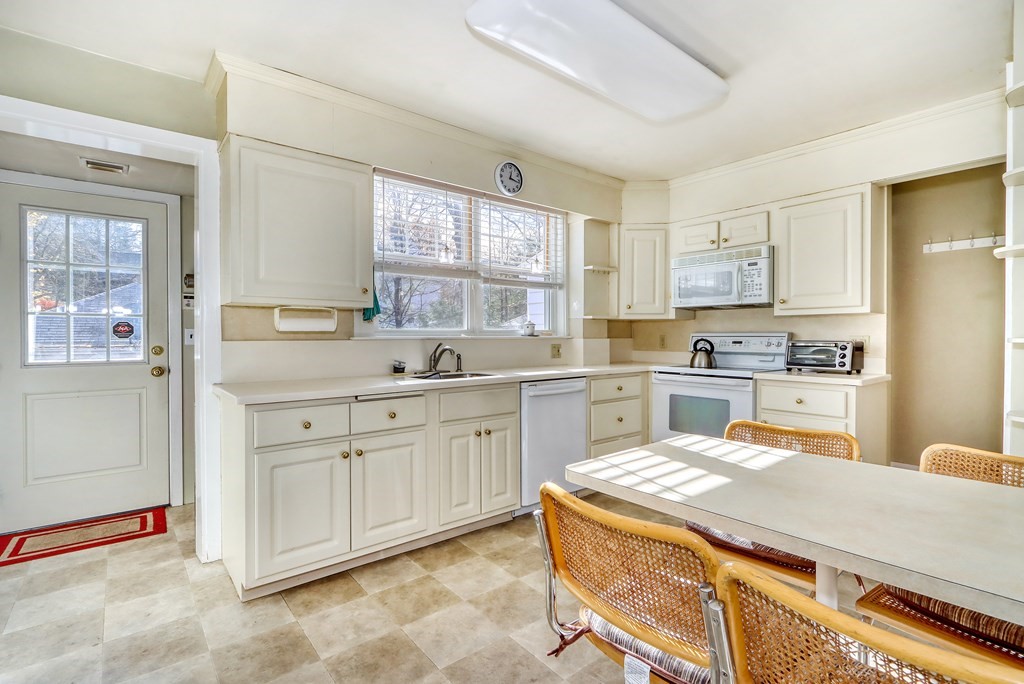 14 Halcyon Road Newton, MA 02459 - Photo 14 of 29 Gallery Image 14