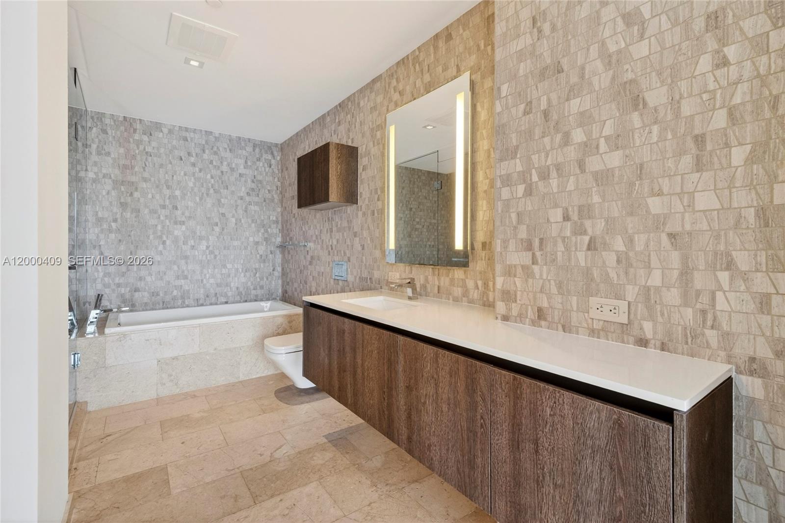 68 Southeast 6th Street, Unit 3906 Miami, FL 33131 - Photo 15 of 37