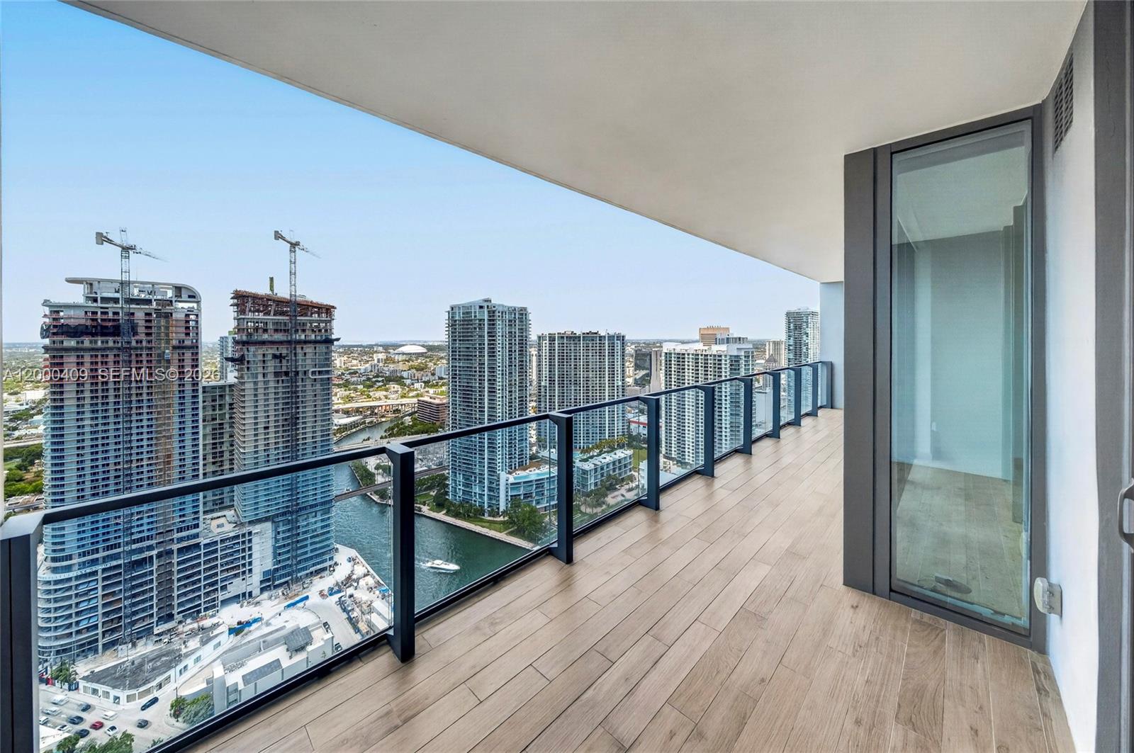 68 Southeast 6th Street, Unit 3906 Miami, FL 33131 - Photo 3 of 37