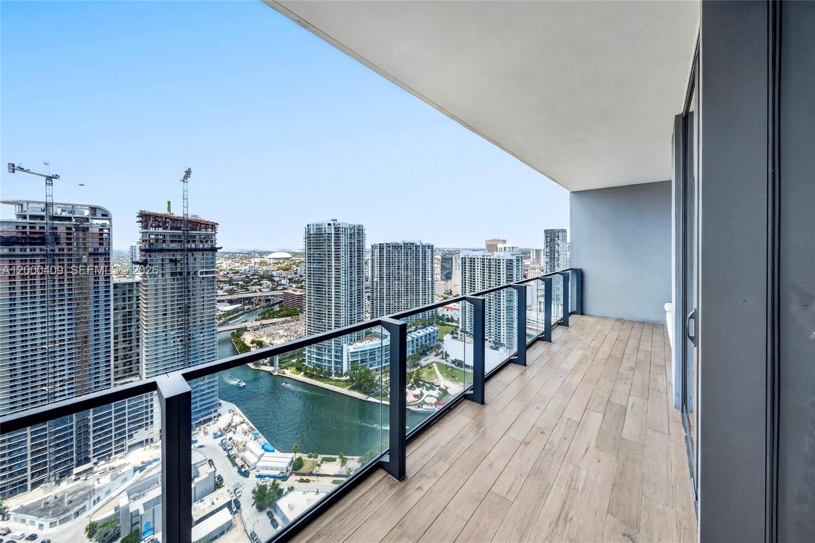68 Southeast 6th Street, Unit 3906 Miami, FL 33131 - Photo 4 of 37