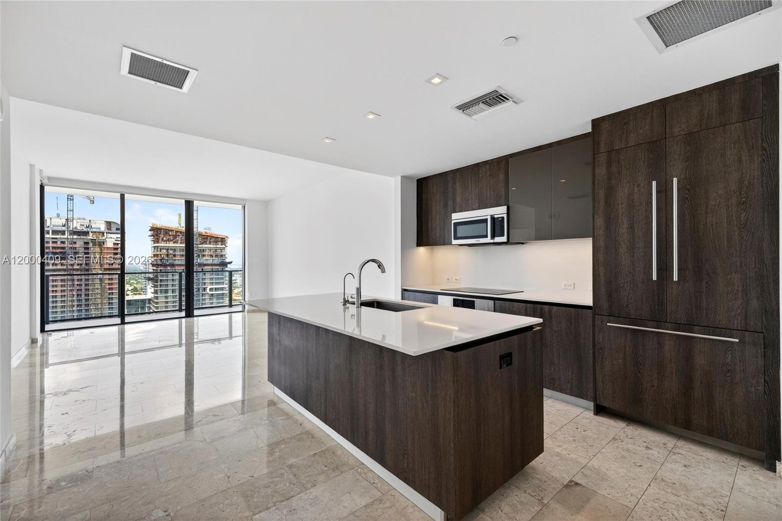 68 Southeast 6th Street, Unit 3906 Miami, FL 33131 - Photo 5 of 37