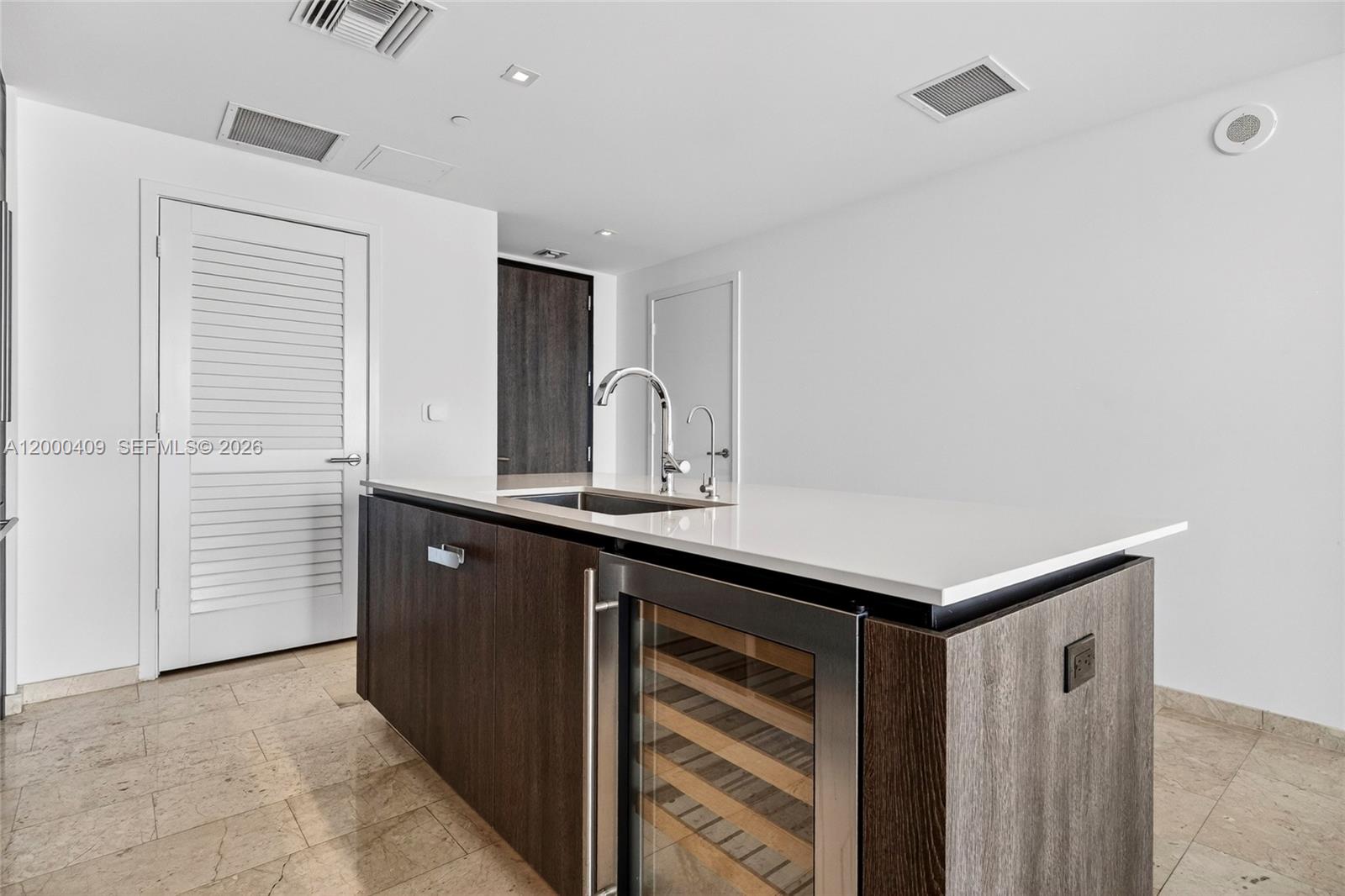 68 Southeast 6th Street, Unit 3906 Miami, FL 33131 - Photo 6 of 37