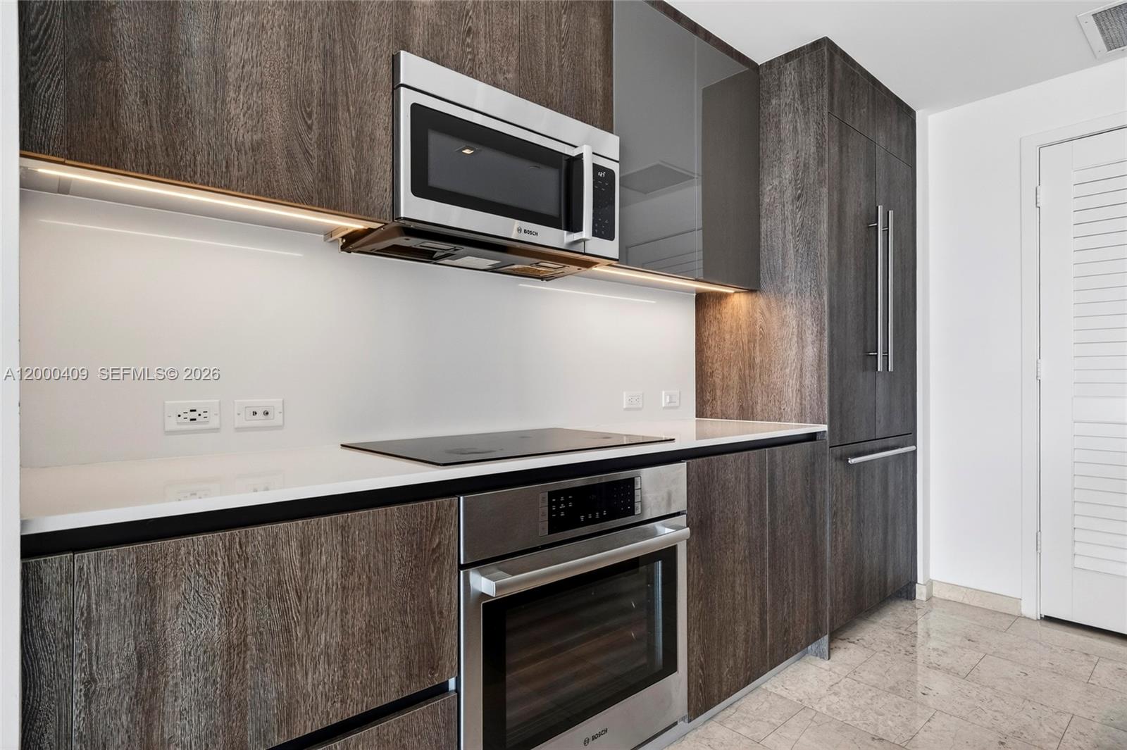 68 Southeast 6th Street, Unit 3906 Miami, FL 33131 - Photo 7 of 37