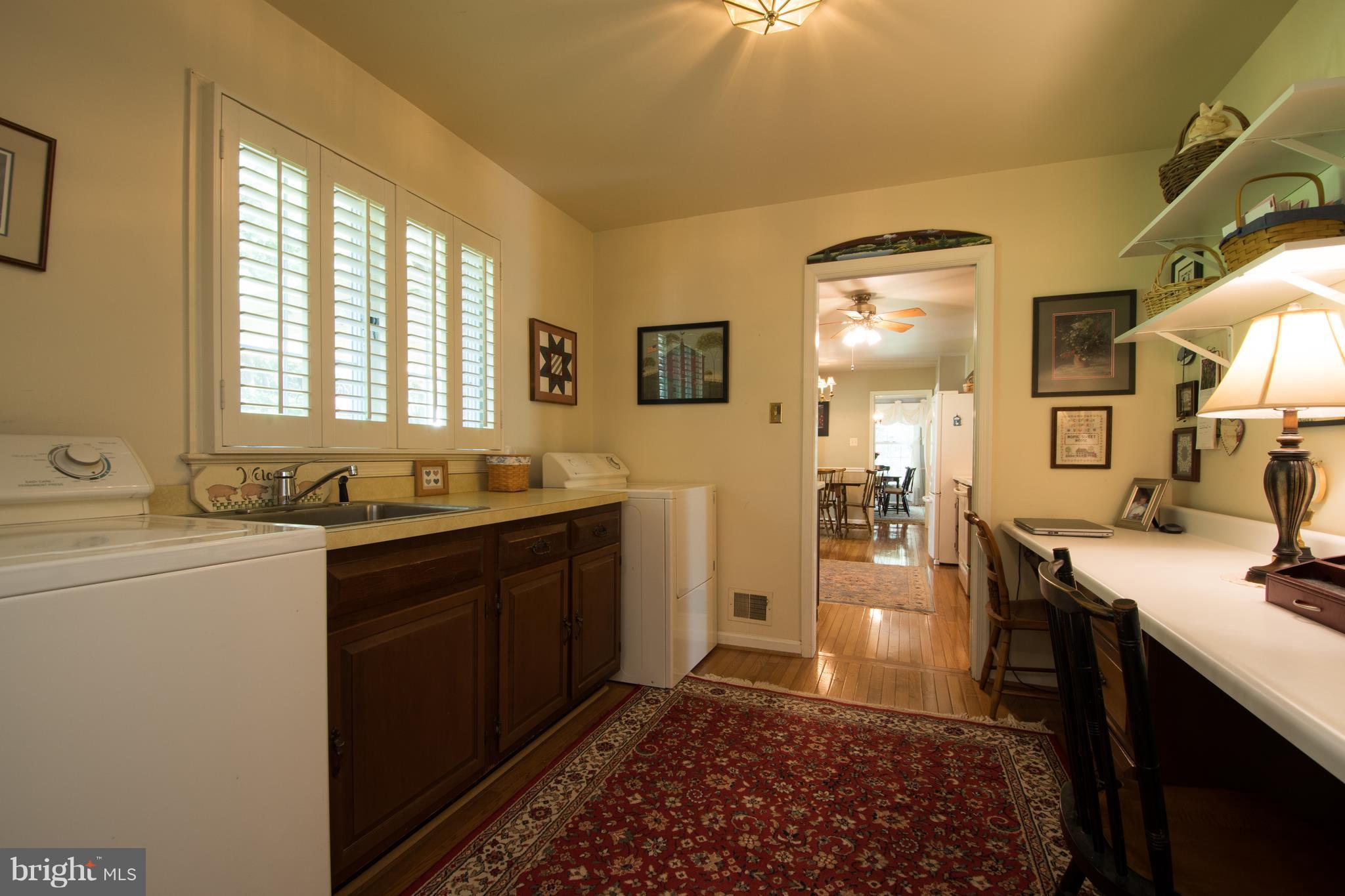 39501 Digges Valley Road Leesburg, VA 20175 - Photo 9 of 30 Mud room serves as laundry and study