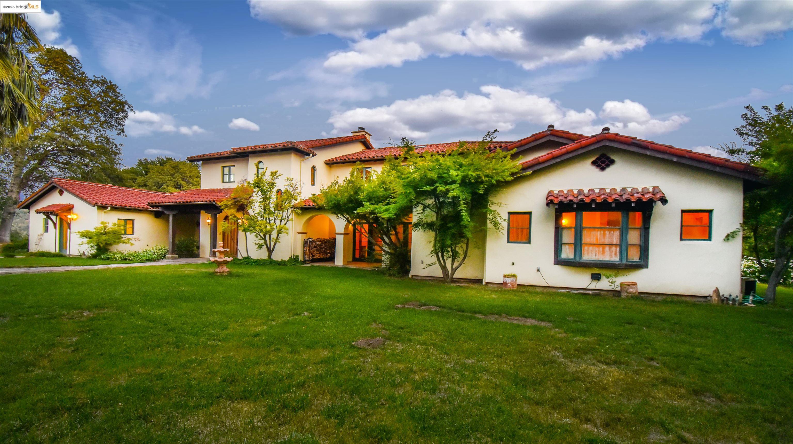 26255 Powell Ranch Road Sonora, CA 95370 - Photo 47 of 48 a front view of a house with a garden