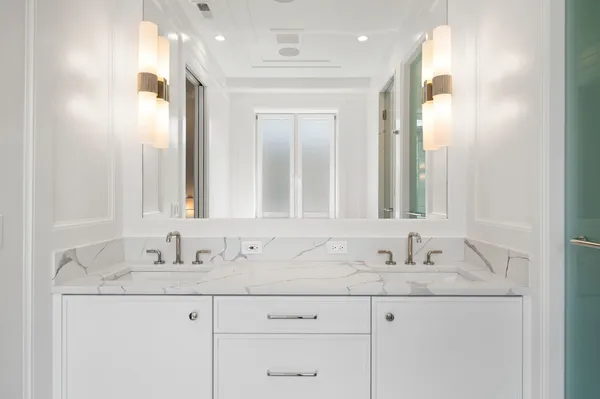 $1,700,000 | 1302 West Newport Avenue, Unit 1, Chicago, IL 60657