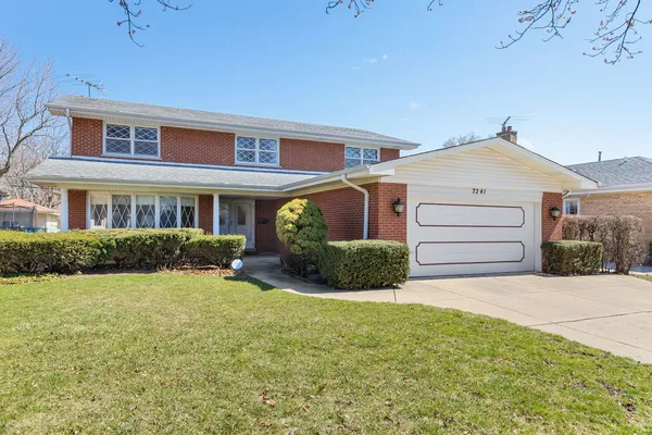 $750,000 | 7241 Lowell Avenue, Lincolnwood, IL 60712
