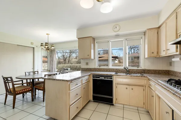 $750,000 | 7241 Lowell Avenue, Lincolnwood, IL 60712