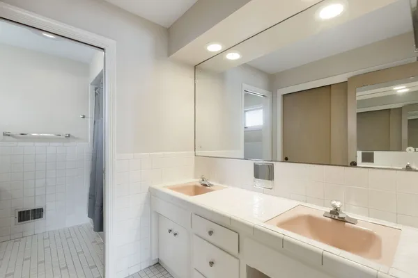 $750,000 | 7241 Lowell Avenue, Lincolnwood, IL 60712