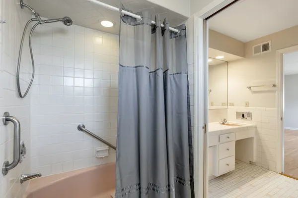 $750,000 | 7241 Lowell Avenue, Lincolnwood, IL 60712
