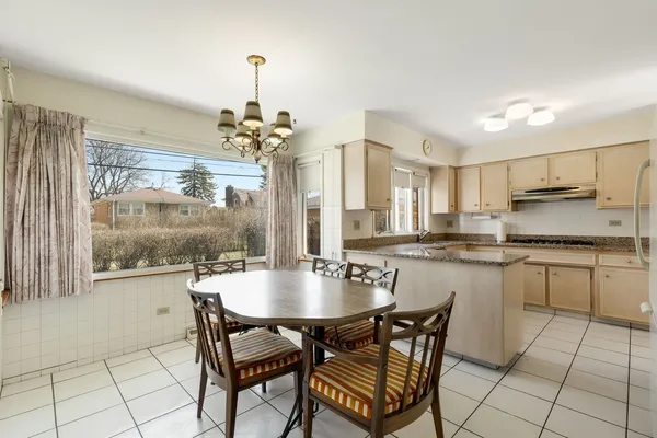 $750,000 | 7241 Lowell Avenue, Lincolnwood, IL 60712