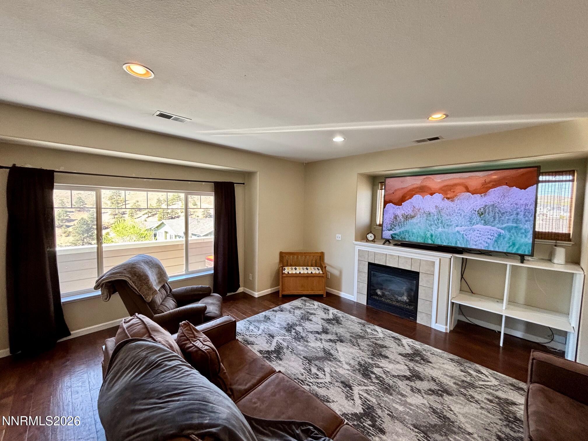 4299 Amber Marie Lane Reno, NV 89503 - Photo 6 of 32 LIVING ROOM