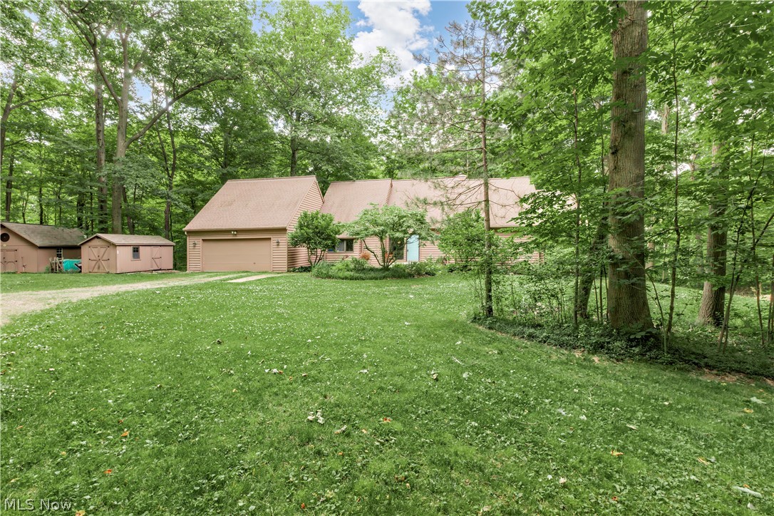 15490 Riddle Road Chagrin Falls, OH 44022 - Photo 3 of 47