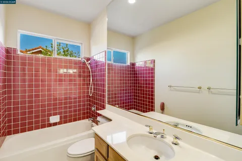 $1,325,000 | 220 Valley Glen Lane, Martinez, CA 94553