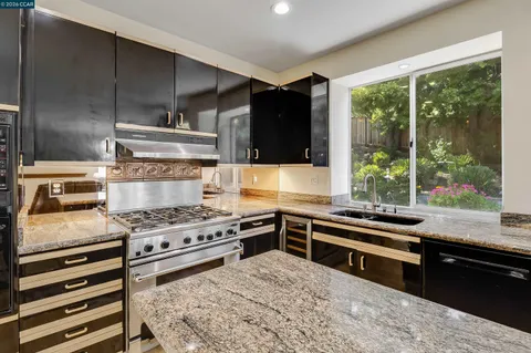 $1,325,000 | 220 Valley Glen Lane, Martinez, CA 94553