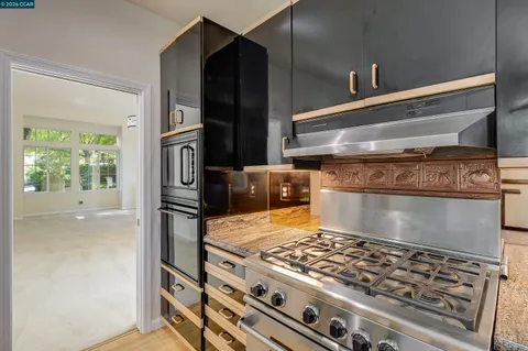 $1,325,000 | 220 Valley Glen Lane, Martinez, CA 94553
