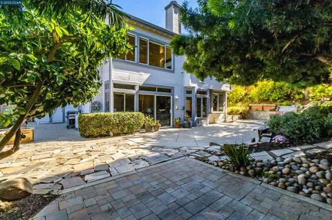 $1,325,000 | 220 Valley Glen Lane, Martinez, CA 94553