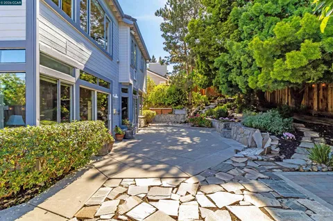 $1,325,000 | 220 Valley Glen Lane, Martinez, CA 94553