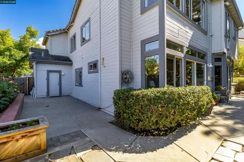 $1,325,000 | 220 Valley Glen Lane, Martinez, CA 94553