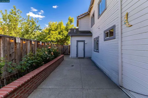 $1,325,000 | 220 Valley Glen Lane, Martinez, CA 94553